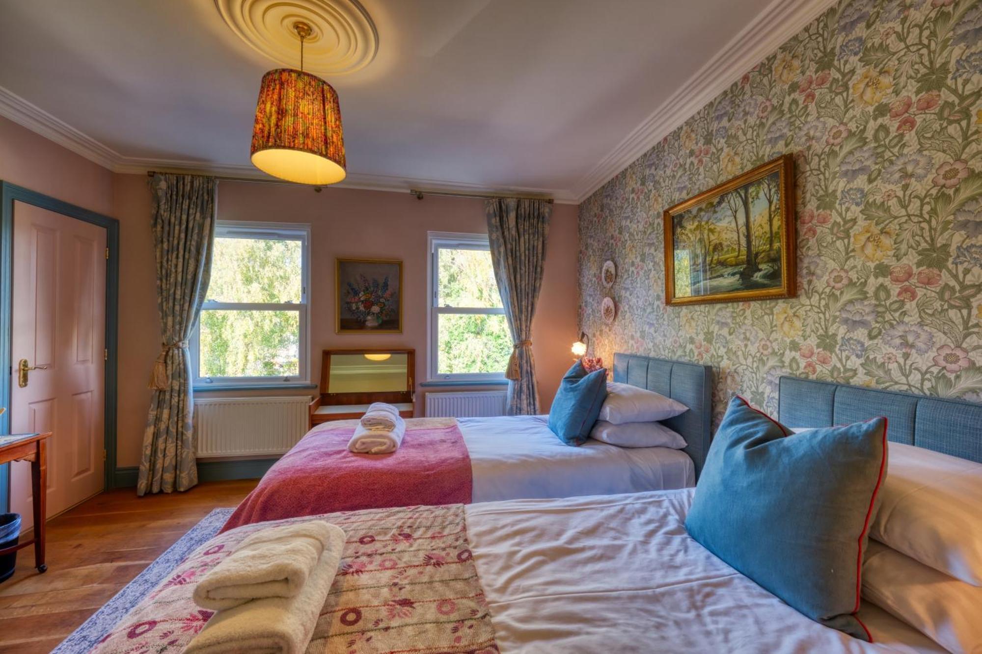 The Bluebell Hotel Бат Екстериор снимка