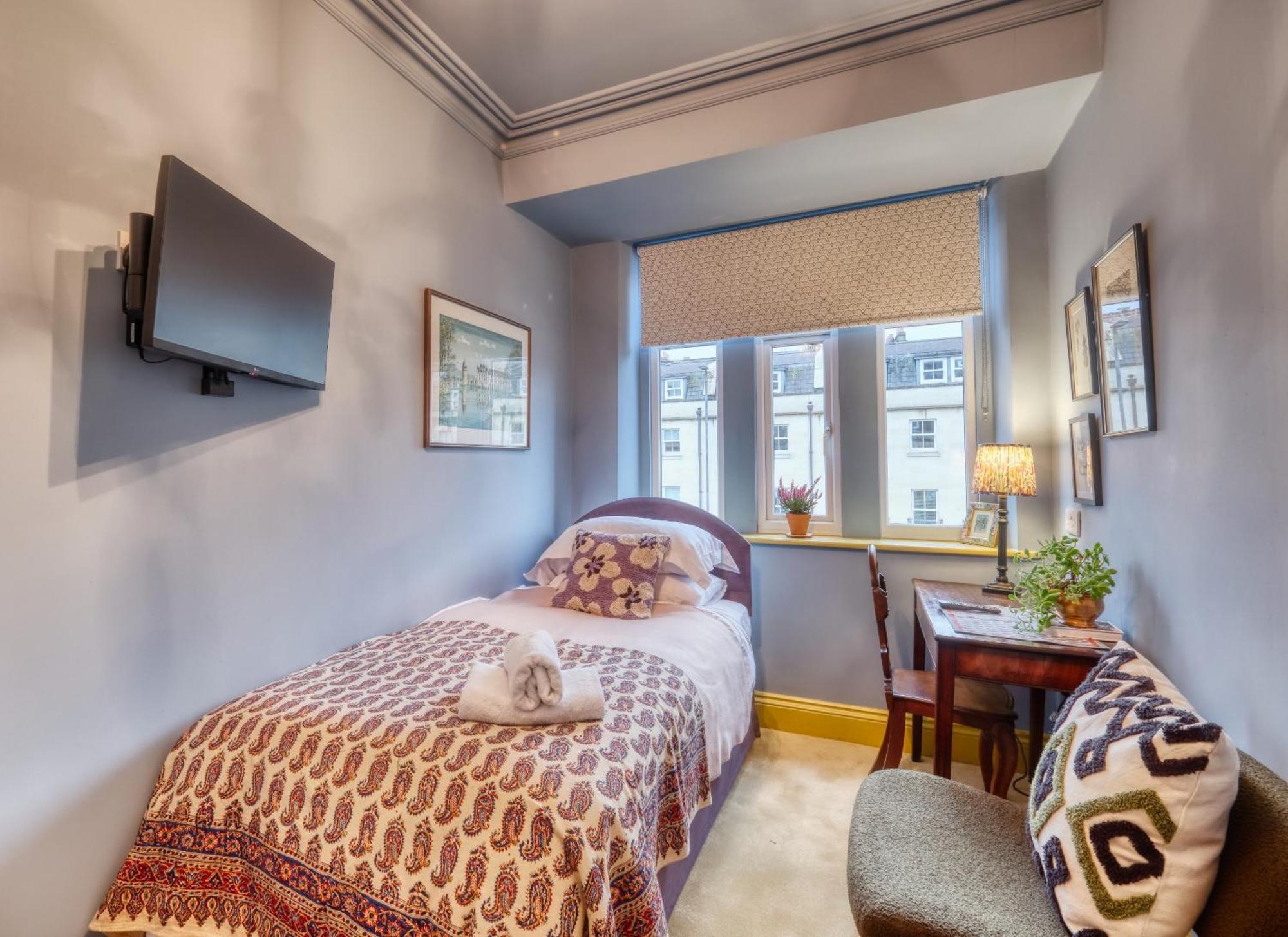 The Bluebell Hotel Бат Екстериор снимка